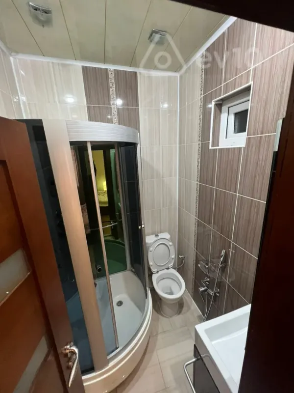 Kirayə verilir 7 otaqlı həyət evi 300 m²