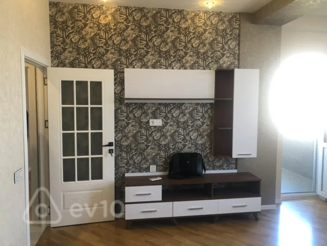 Kirayə verilir 2 otaqlı yeni tikili 65 m²