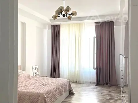 Kirayə verilir 3 otaqlı yeni tikili 150 m²