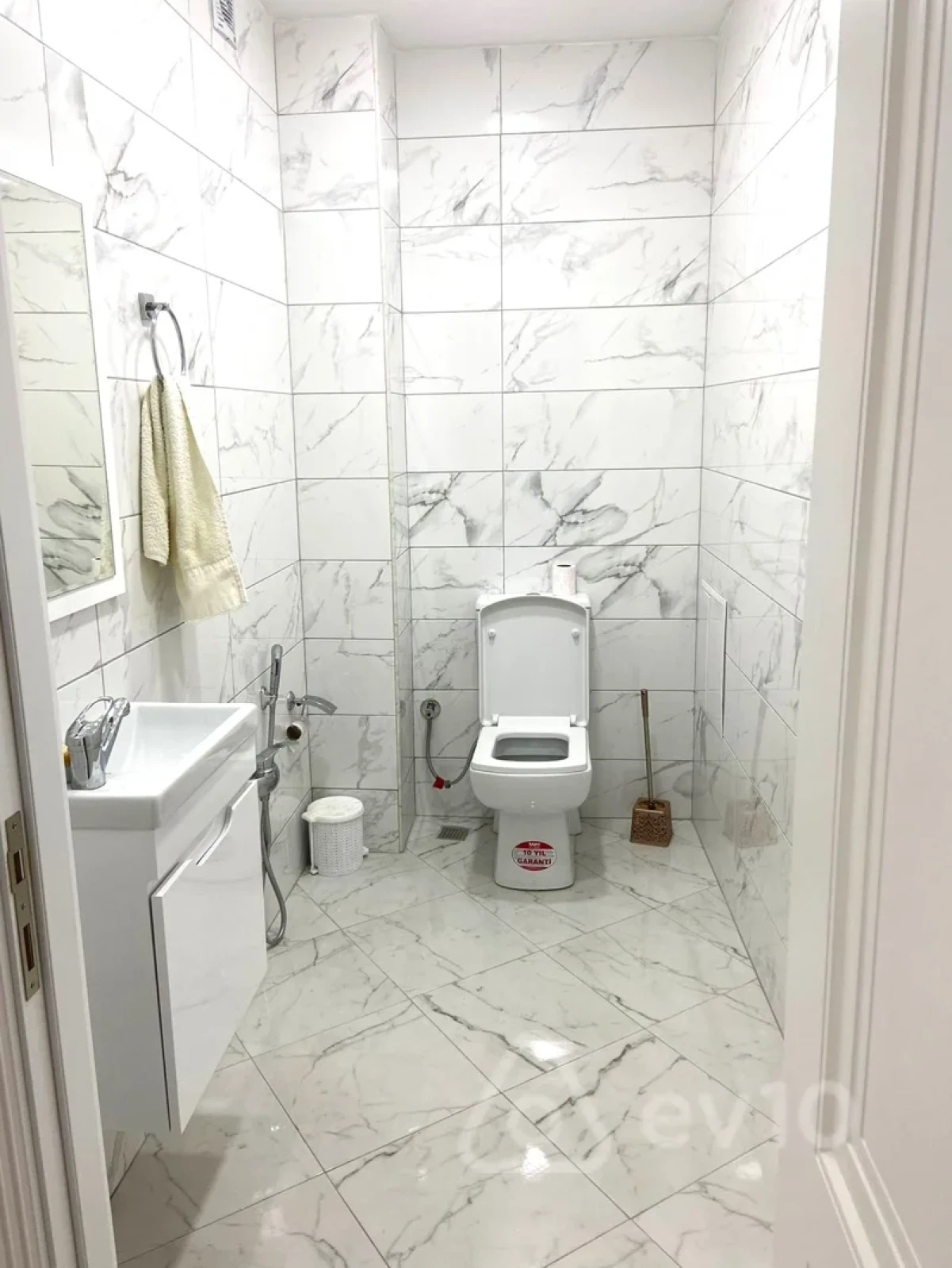 Kirayə verilir 3 otaqlı yeni tikili 150 m²