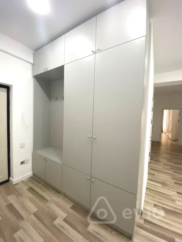 Kirayə verilir 3 otaqlı yeni tikili 150 m²