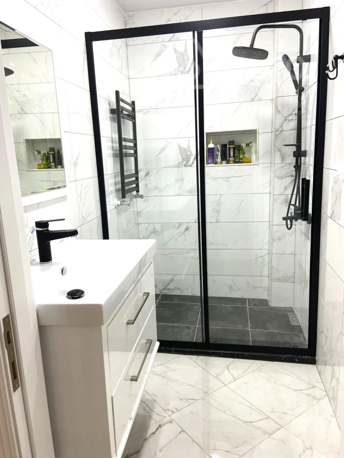 Kirayə verilir 3 otaqlı yeni tikili 150 m²