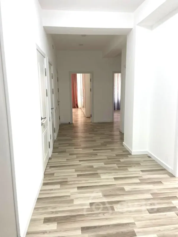 Kirayə verilir 3 otaqlı yeni tikili 150 m²