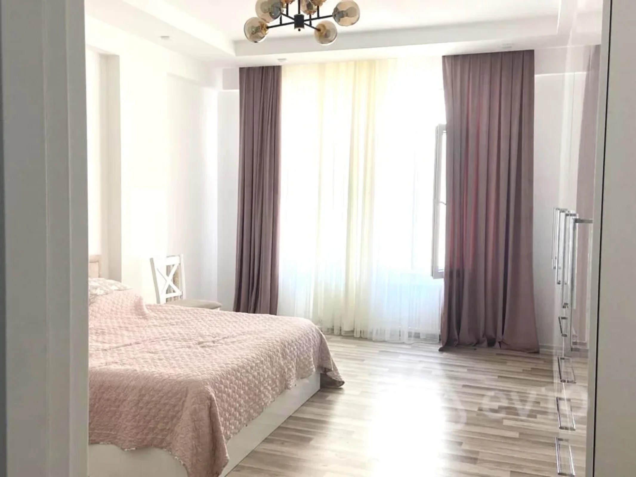 Kirayə verilir 3 otaqlı yeni tikili 150 m²