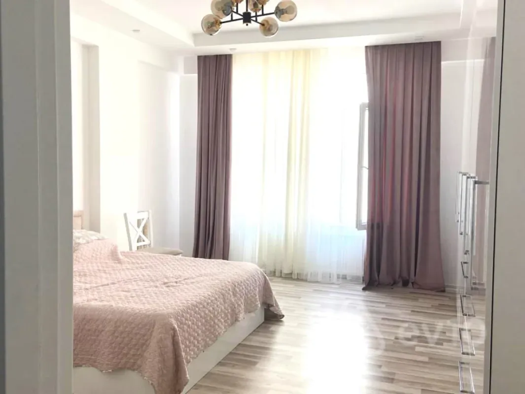 Kirayə verilir 3 otaqlı yeni tikili 150 m²