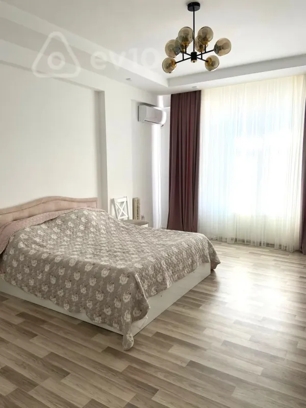 Kirayə verilir 3 otaqlı yeni tikili 150 m²
