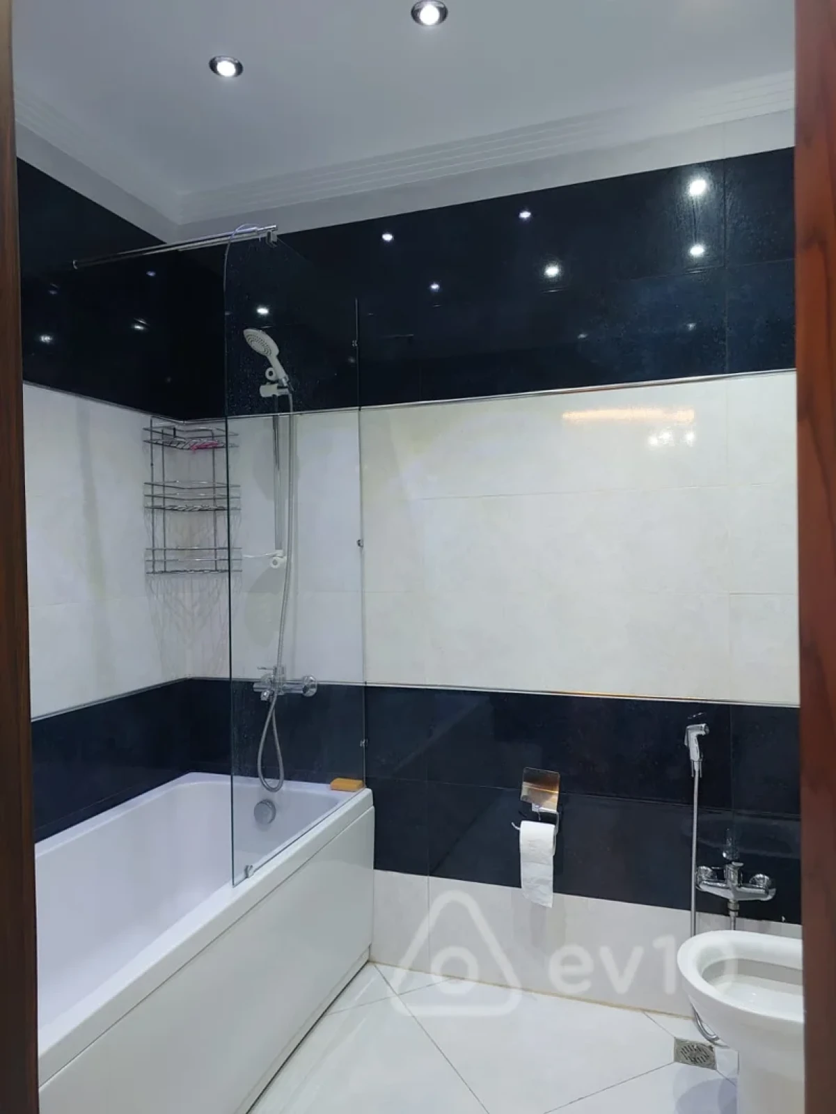 Kirayə verilir 2 otaqlı yeni tikili 113 m²