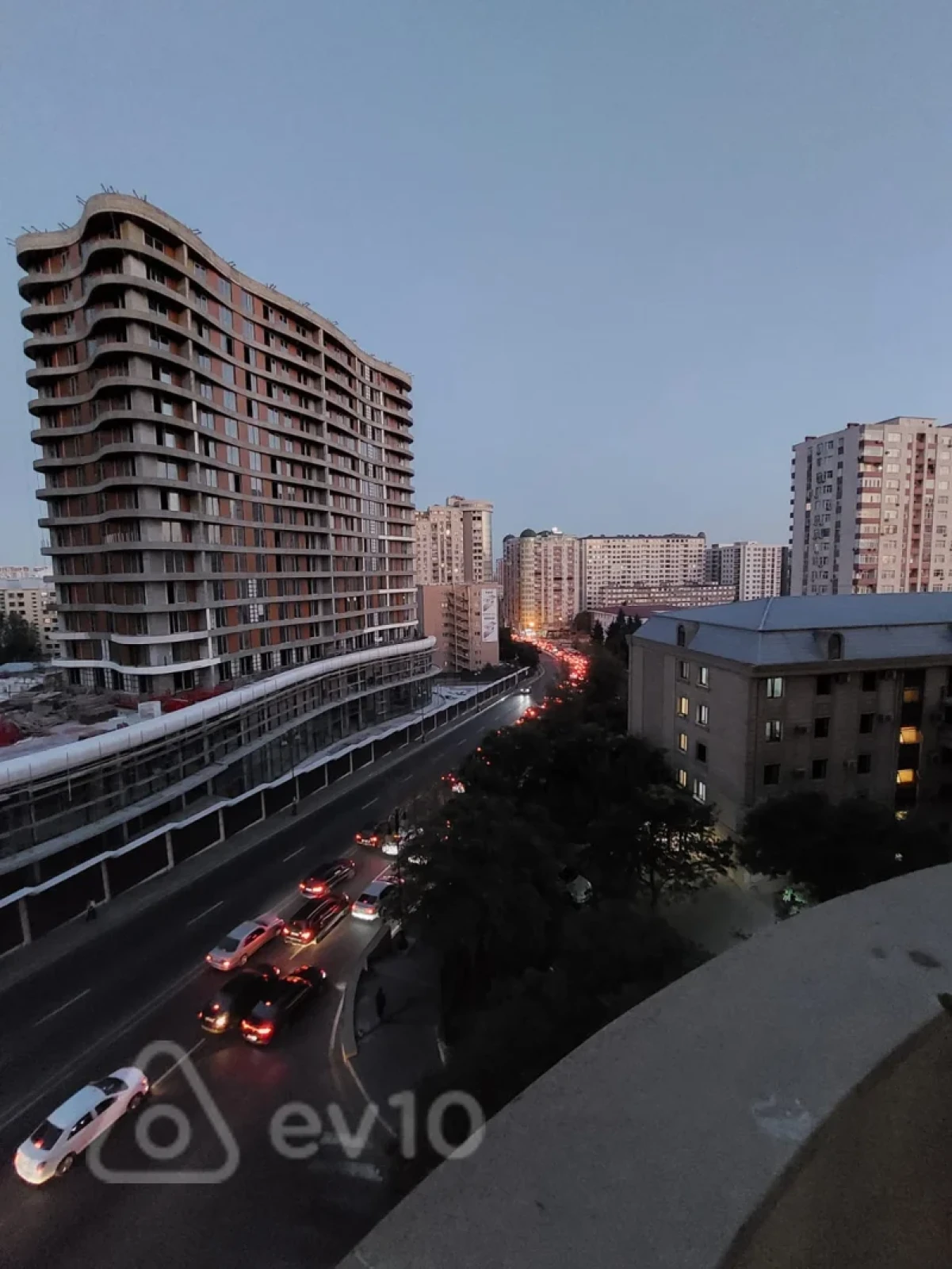 Kirayə verilir 2 otaqlı yeni tikili 113 m²