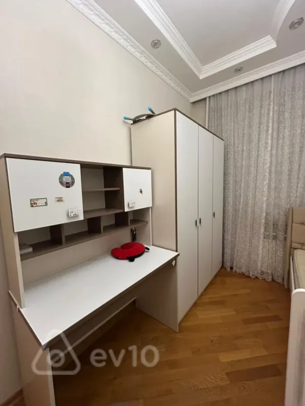 Kirayə verilir 3 otaqlı yeni tikili 80 m²