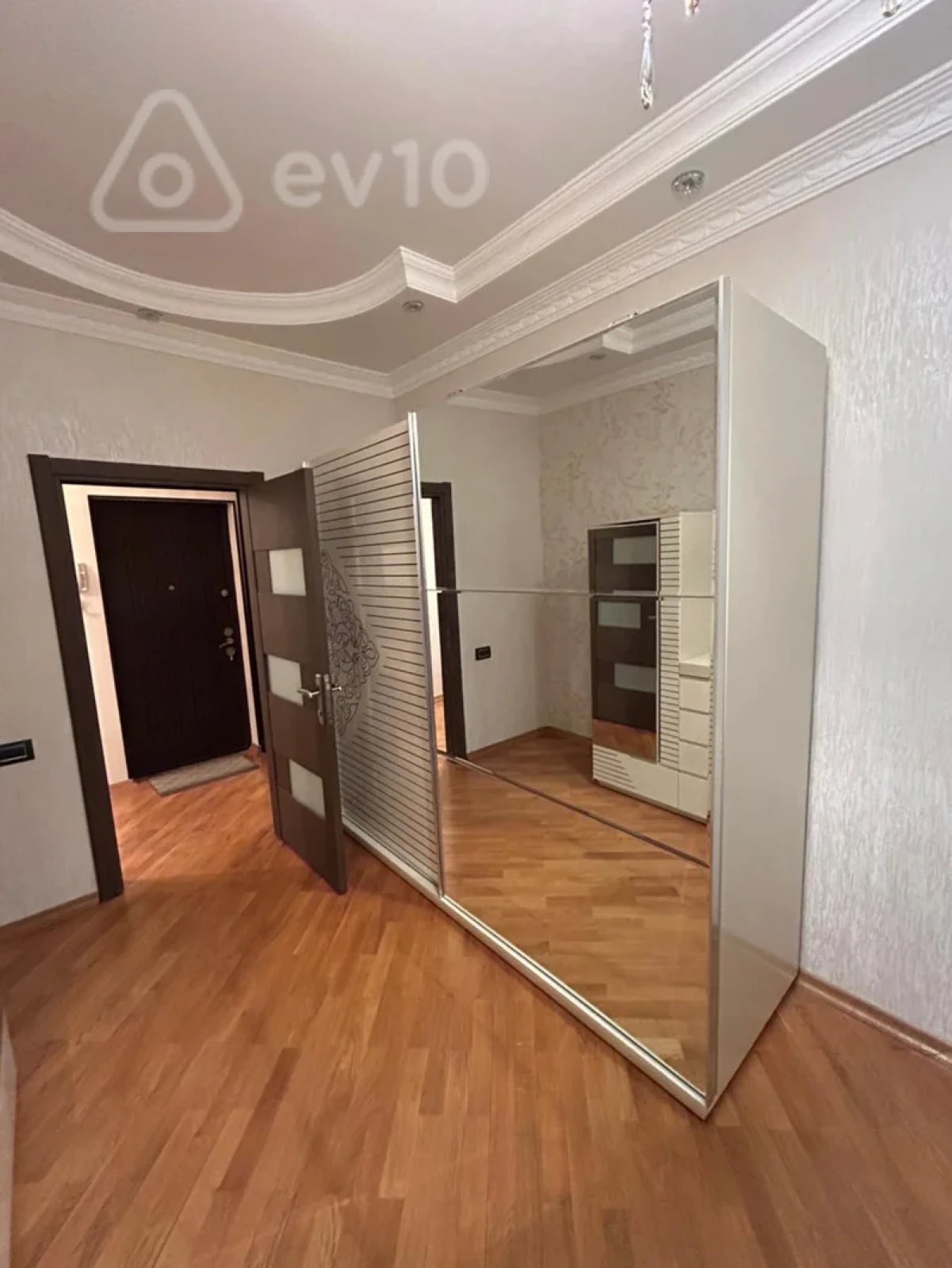 Kirayə verilir 3 otaqlı yeni tikili 80 m²