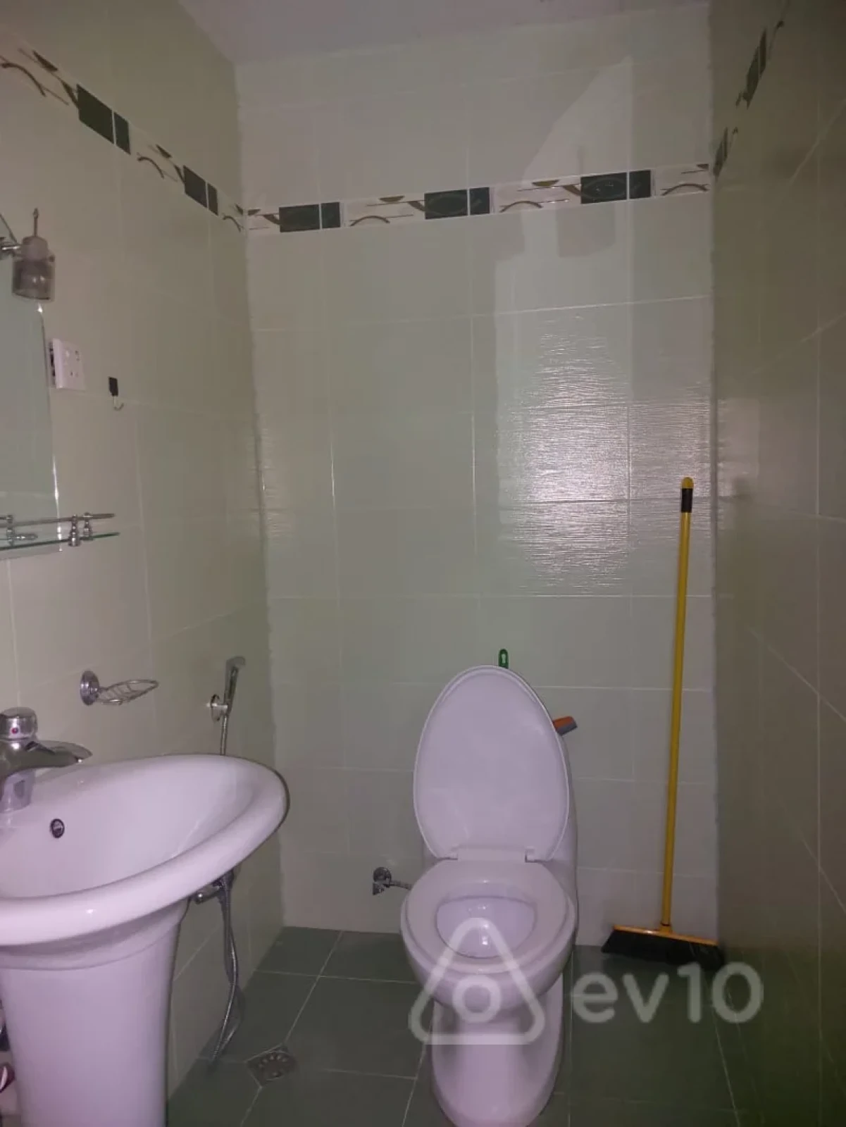 Kirayə verilir 3 otaqlı yeni tikili 121 m²
