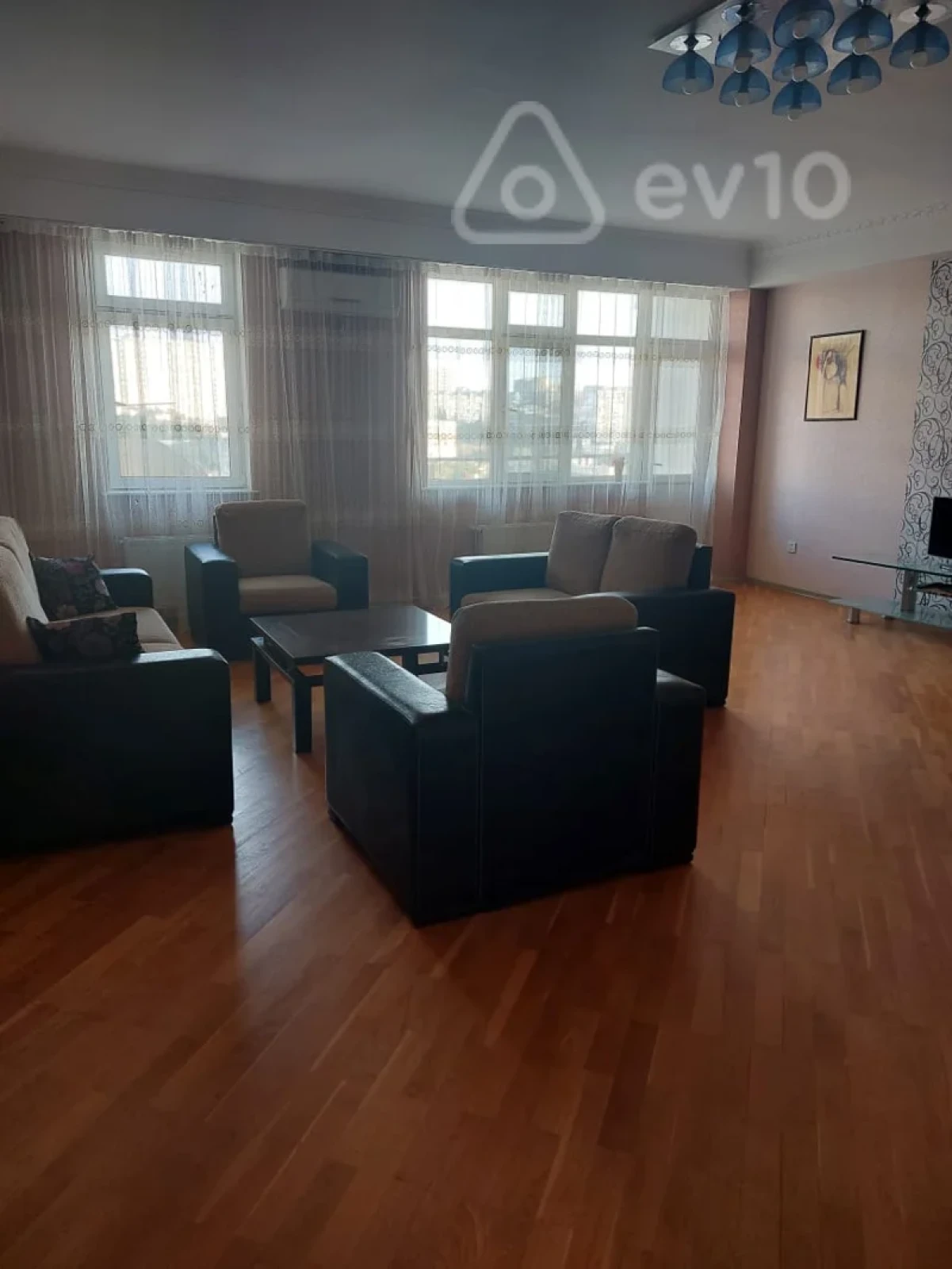 Kirayə verilir 3 otaqlı yeni tikili 121 m²
