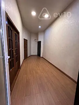 Satılır 2 otaqlı köhnə tikili 100 m²