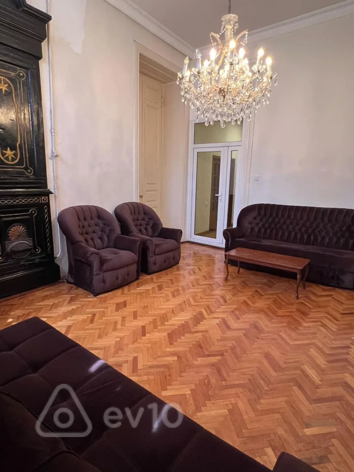 Satılır 2 otaqlı köhnə tikili 100 m²