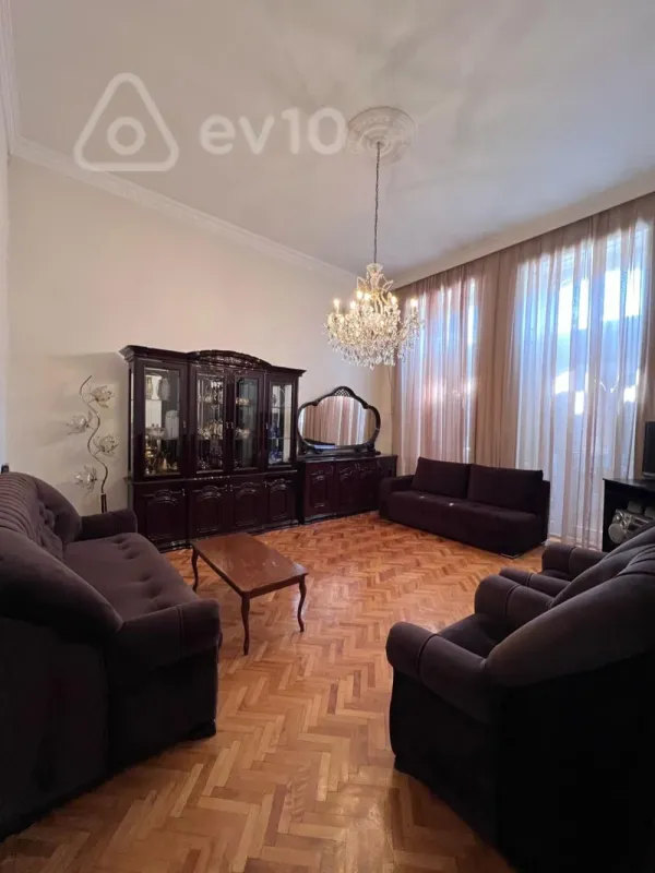 Satılır 2 otaqlı köhnə tikili 100 m²