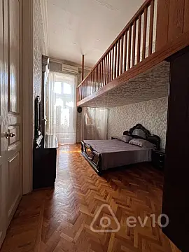 Satılır 2 otaqlı köhnə tikili 100 m²