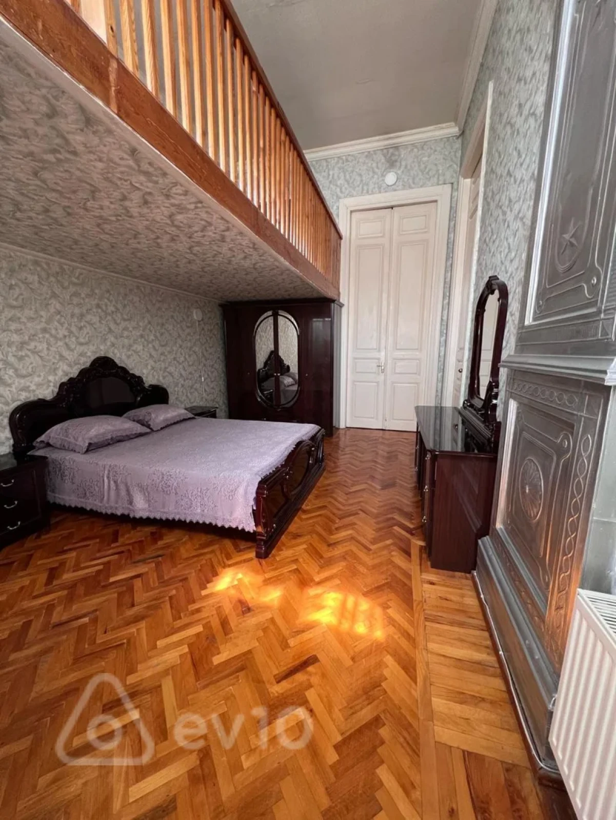 Satılır 2 otaqlı köhnə tikili 100 m²