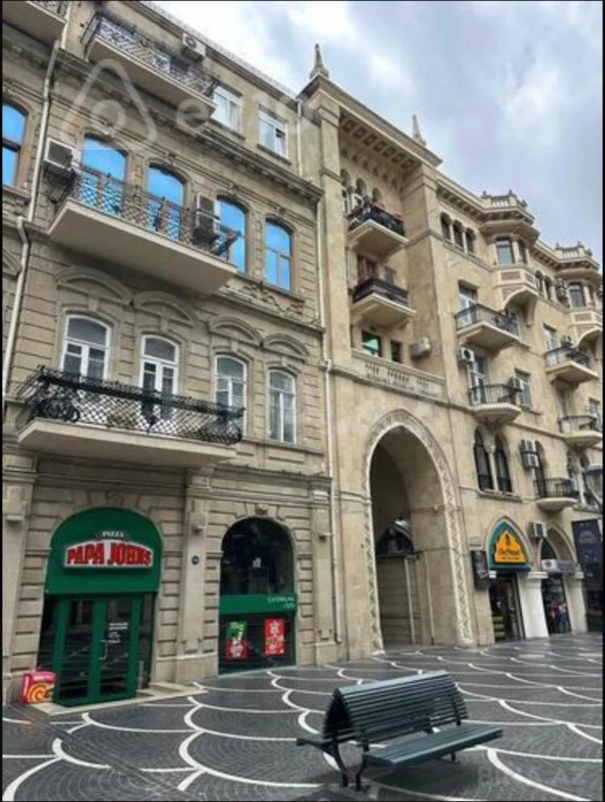 Satılır 2 otaqlı köhnə tikili 100 m²