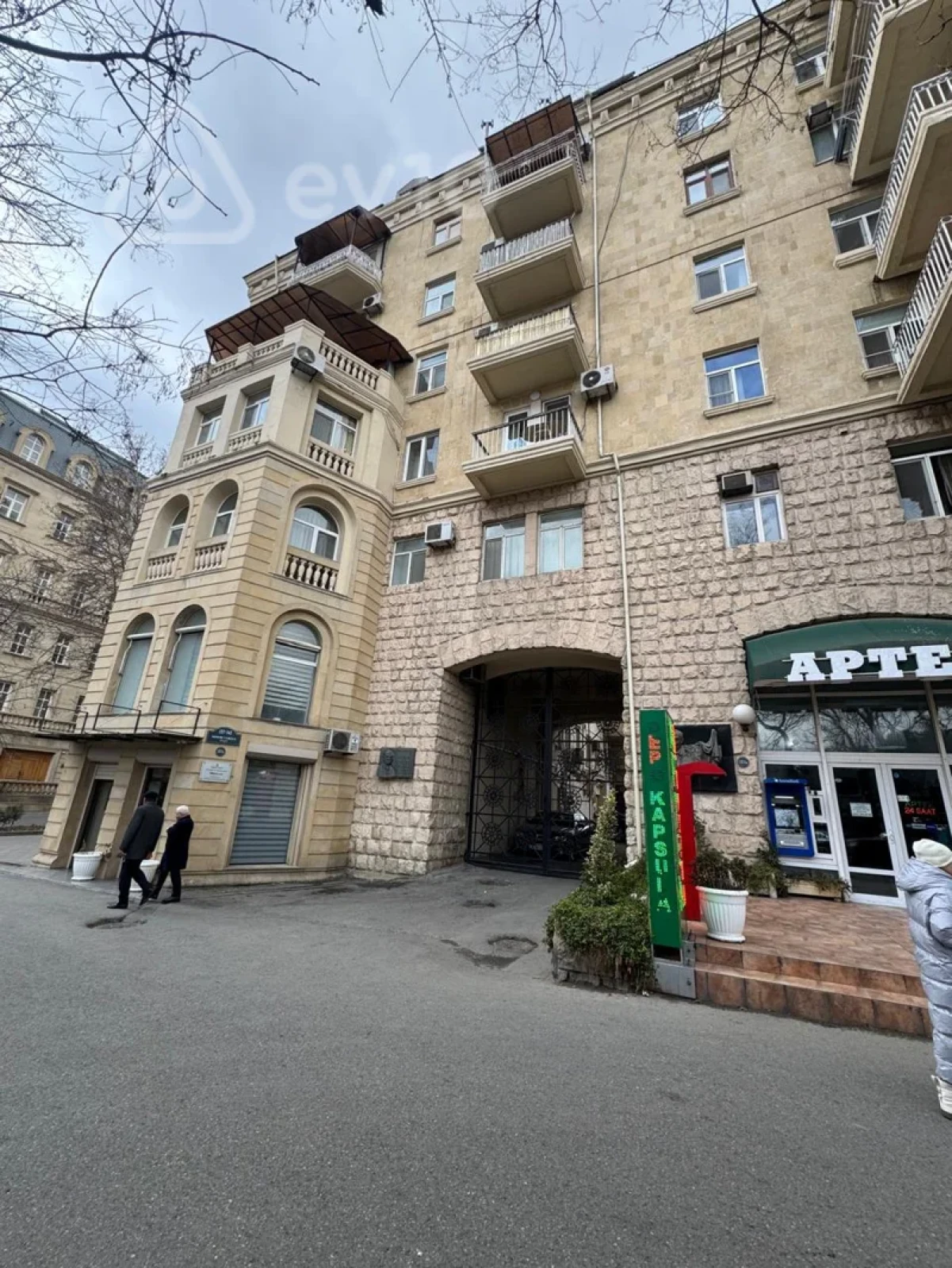 Kirayə verilir 3 otaqlı köhnə tikili 95 m²