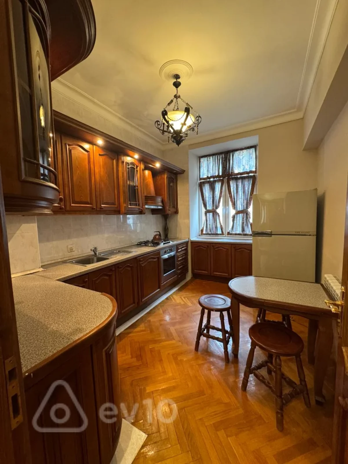 Kirayə verilir 3 otaqlı köhnə tikili 95 m²