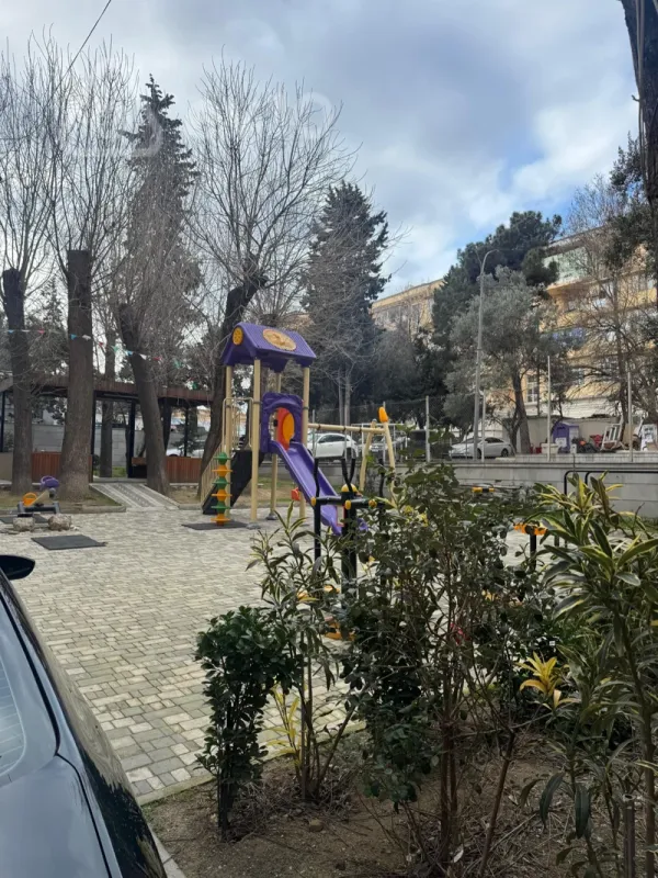 Kirayə verilir 3 otaqlı köhnə tikili 95 m²