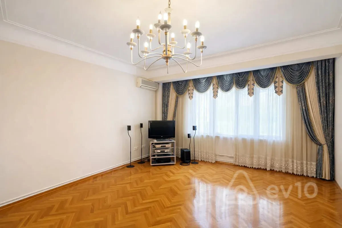 Kirayə verilir 3 otaqlı köhnə tikili 95 m²
