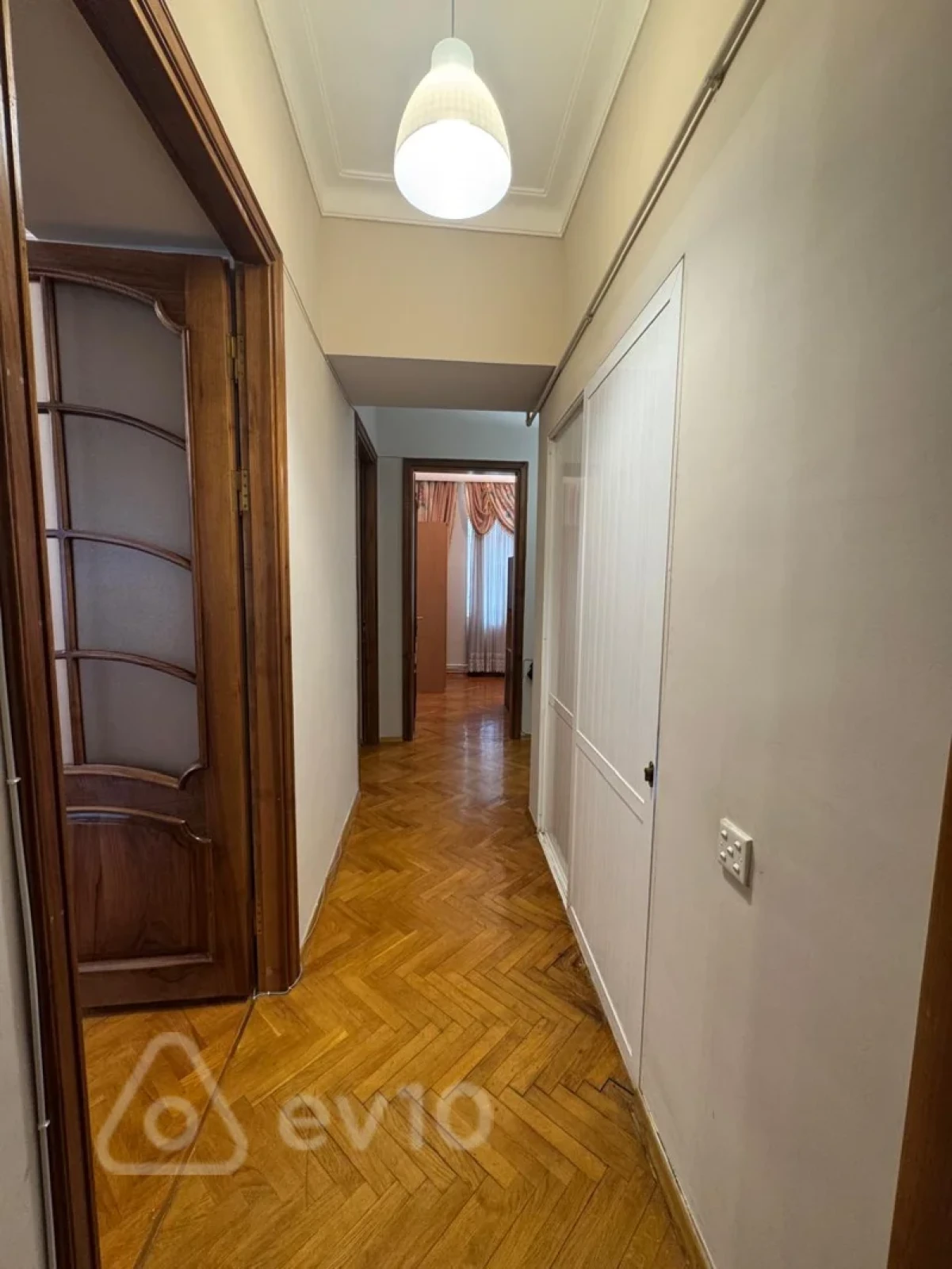 Kirayə verilir 3 otaqlı köhnə tikili 95 m²