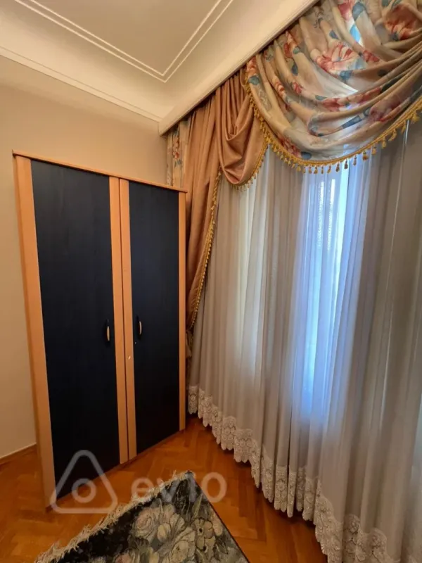 Kirayə verilir 3 otaqlı köhnə tikili 95 m²