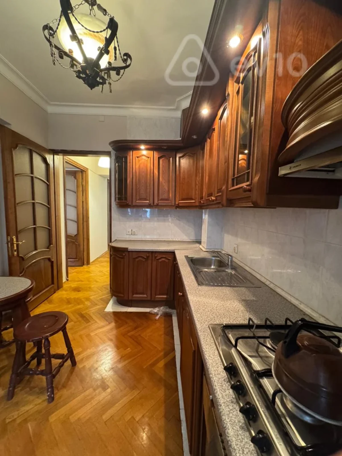 Kirayə verilir 3 otaqlı köhnə tikili 95 m²