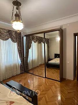 Kirayə verilir 3 otaqlı köhnə tikili 95 m²