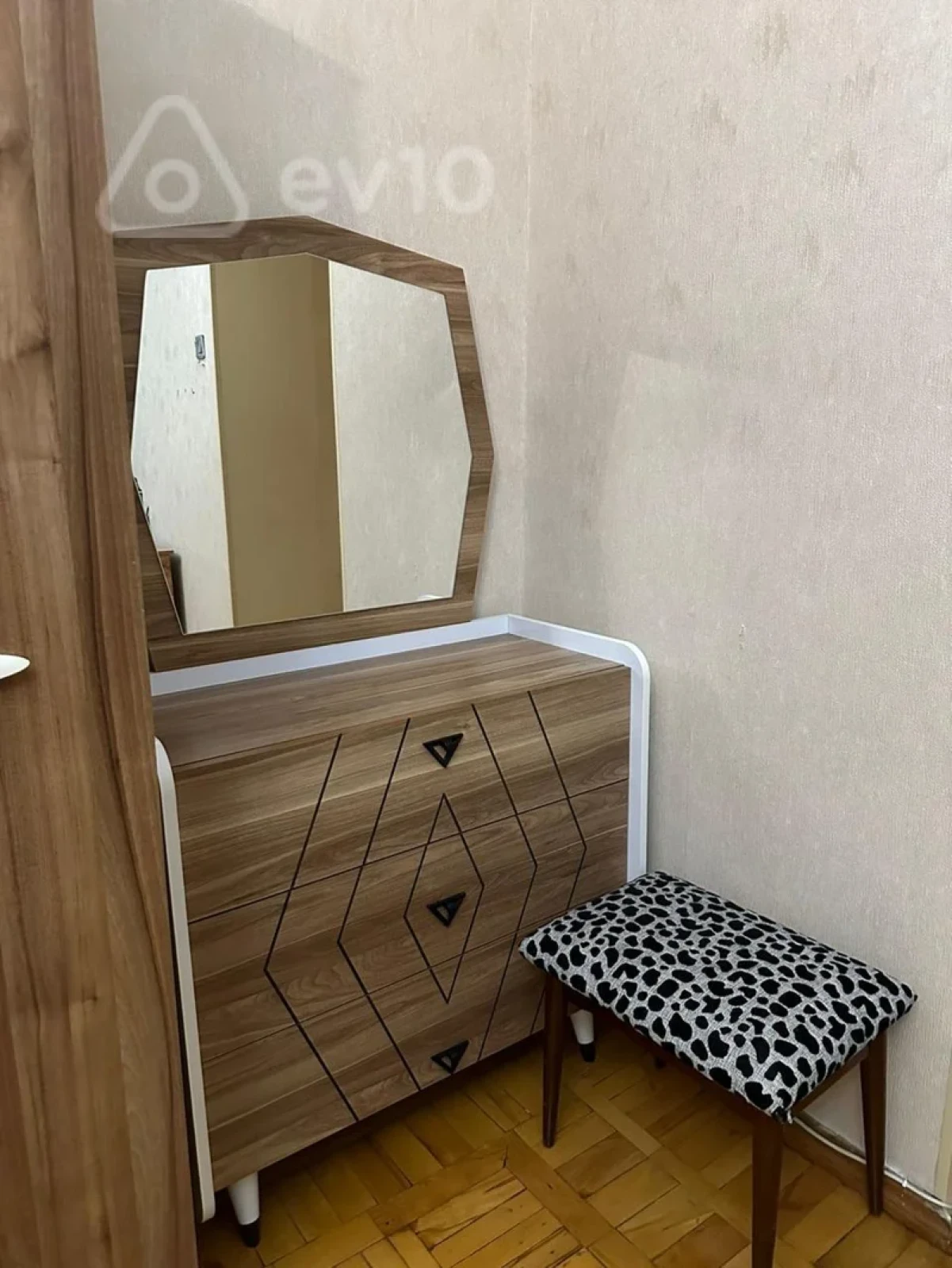 Kirayə verilir 3 otaqlı köhnə tikili 100 m²