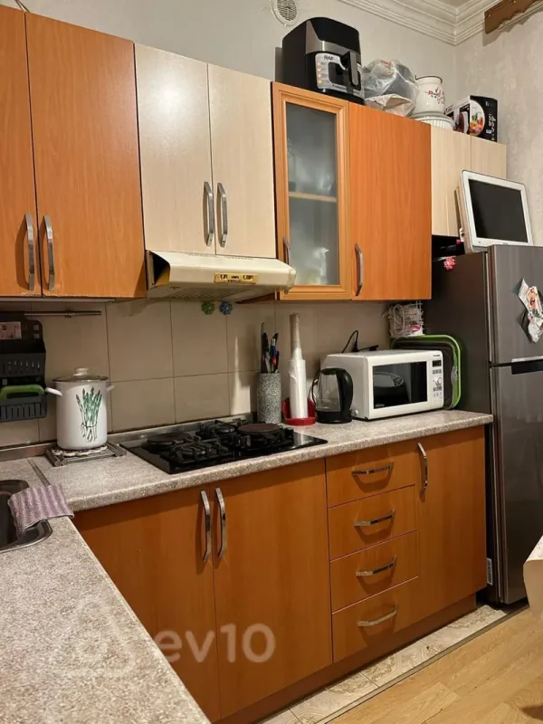 Kirayə verilir 3 otaqlı köhnə tikili 100 m²