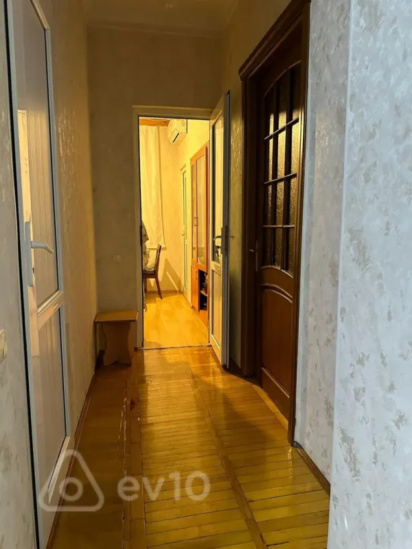 Kirayə verilir 3 otaqlı köhnə tikili 100 m²