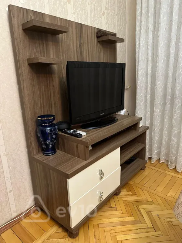 Kirayə verilir 3 otaqlı köhnə tikili 100 m²