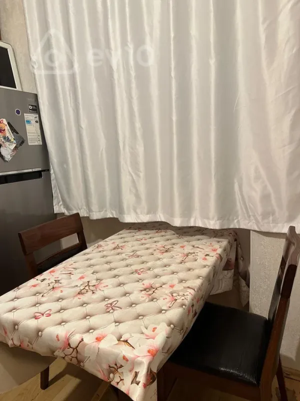 Kirayə verilir 3 otaqlı köhnə tikili 100 m²