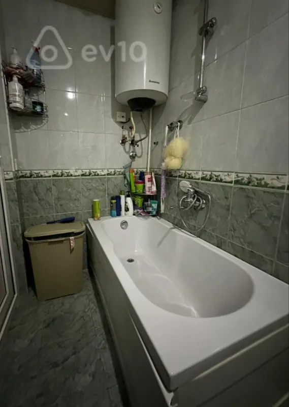 Kirayə verilir 3 otaqlı köhnə tikili 100 m²