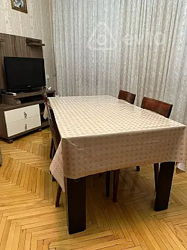 Kirayə verilir 3 otaqlı köhnə tikili 100 m²