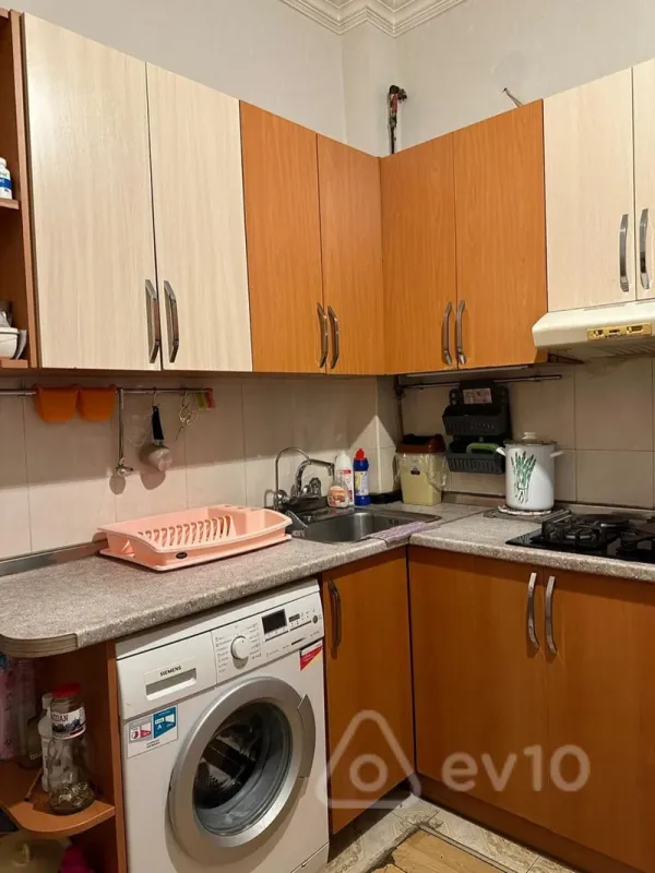 Kirayə verilir 3 otaqlı köhnə tikili 100 m²