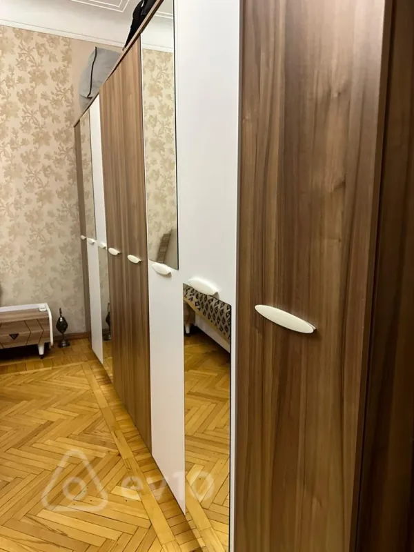 Kirayə verilir 3 otaqlı köhnə tikili 100 m²