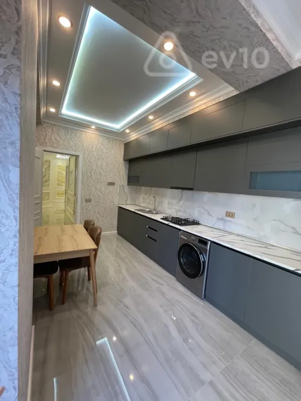 Kirayə verilir 4 otaqlı yeni tikili 130 m²