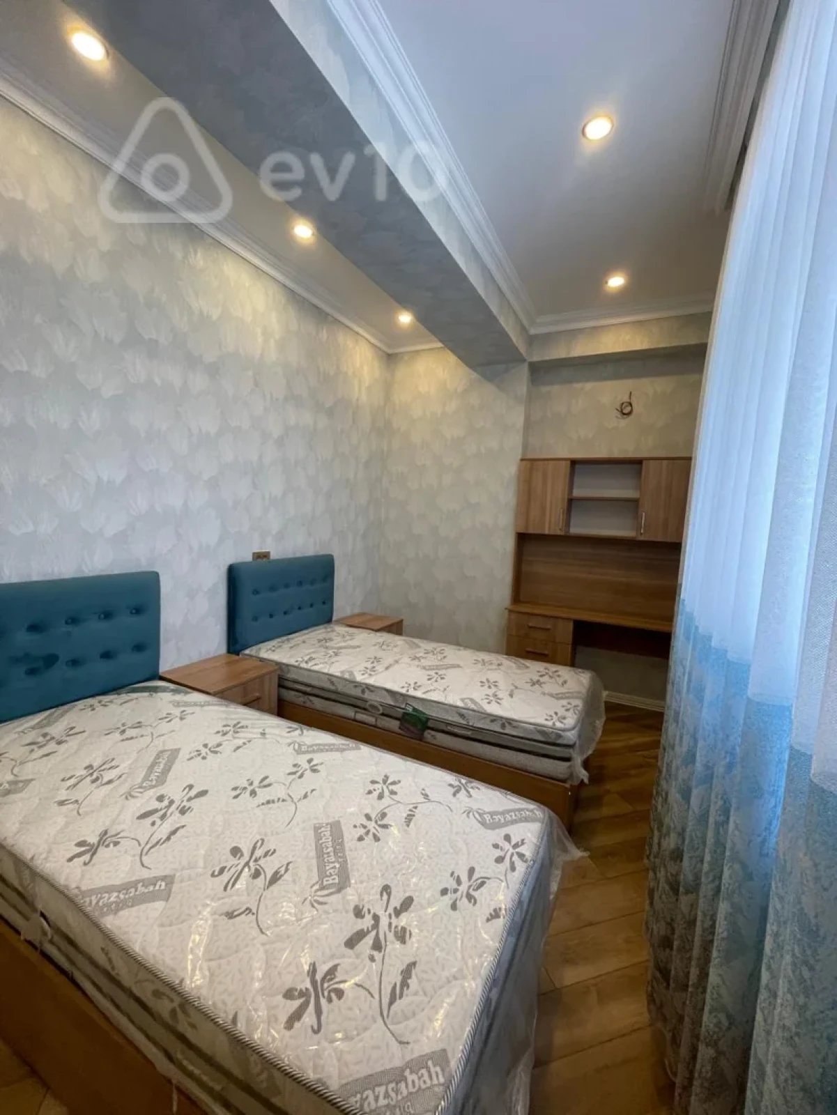 Kirayə verilir 4 otaqlı yeni tikili 130 m²