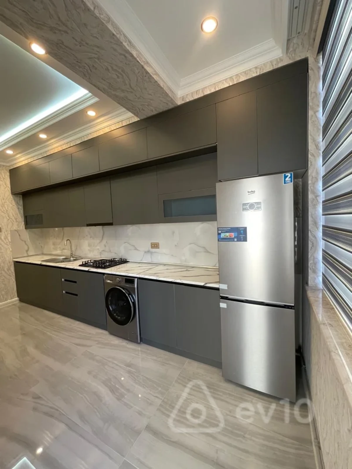 Kirayə verilir 4 otaqlı yeni tikili 130 m²