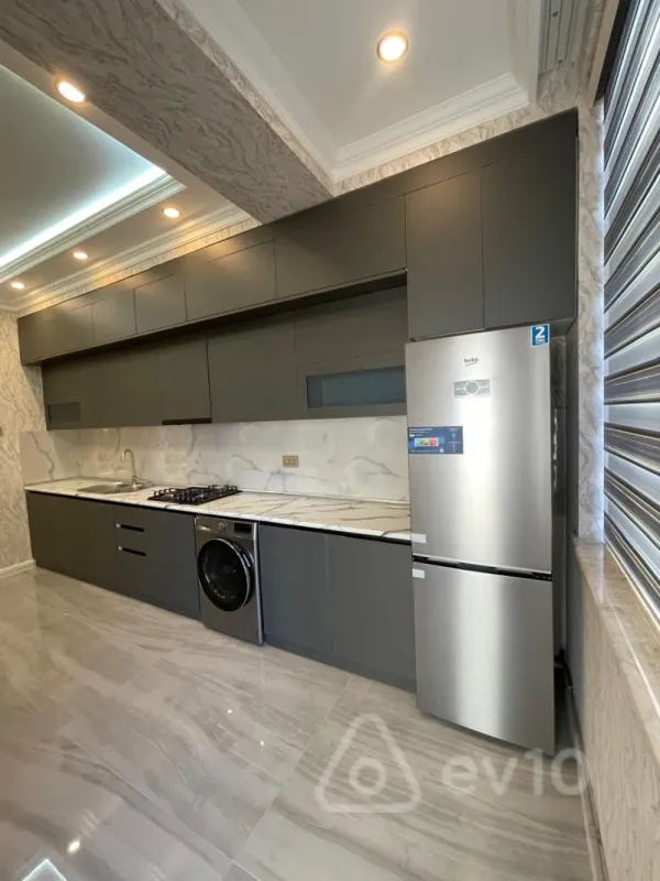 Kirayə verilir 4 otaqlı yeni tikili 130 m²
