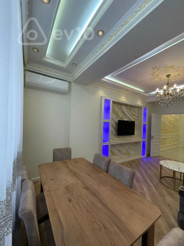 Kirayə verilir 4 otaqlı yeni tikili 130 m²