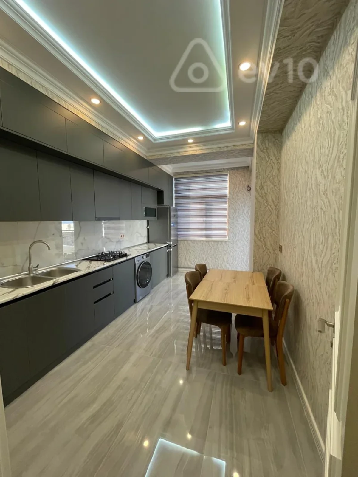 Kirayə verilir 4 otaqlı yeni tikili 130 m²