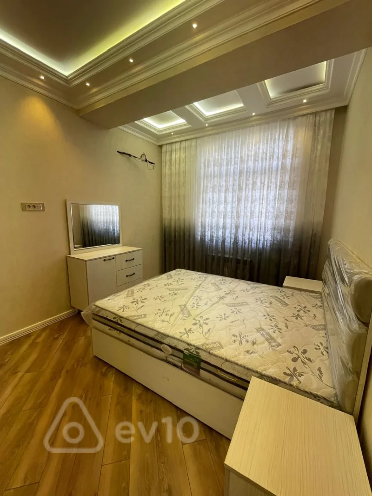 Kirayə verilir 4 otaqlı yeni tikili 130 m²