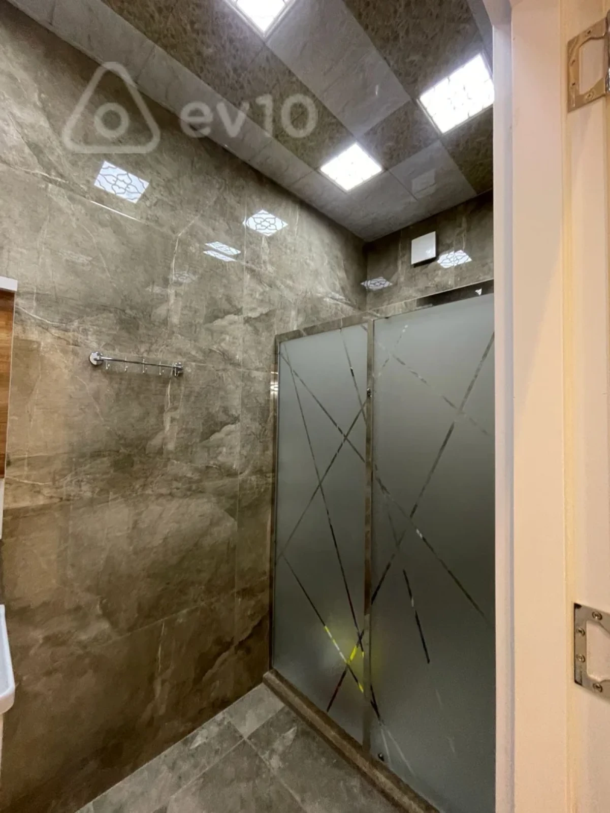 Kirayə verilir 4 otaqlı yeni tikili 130 m²