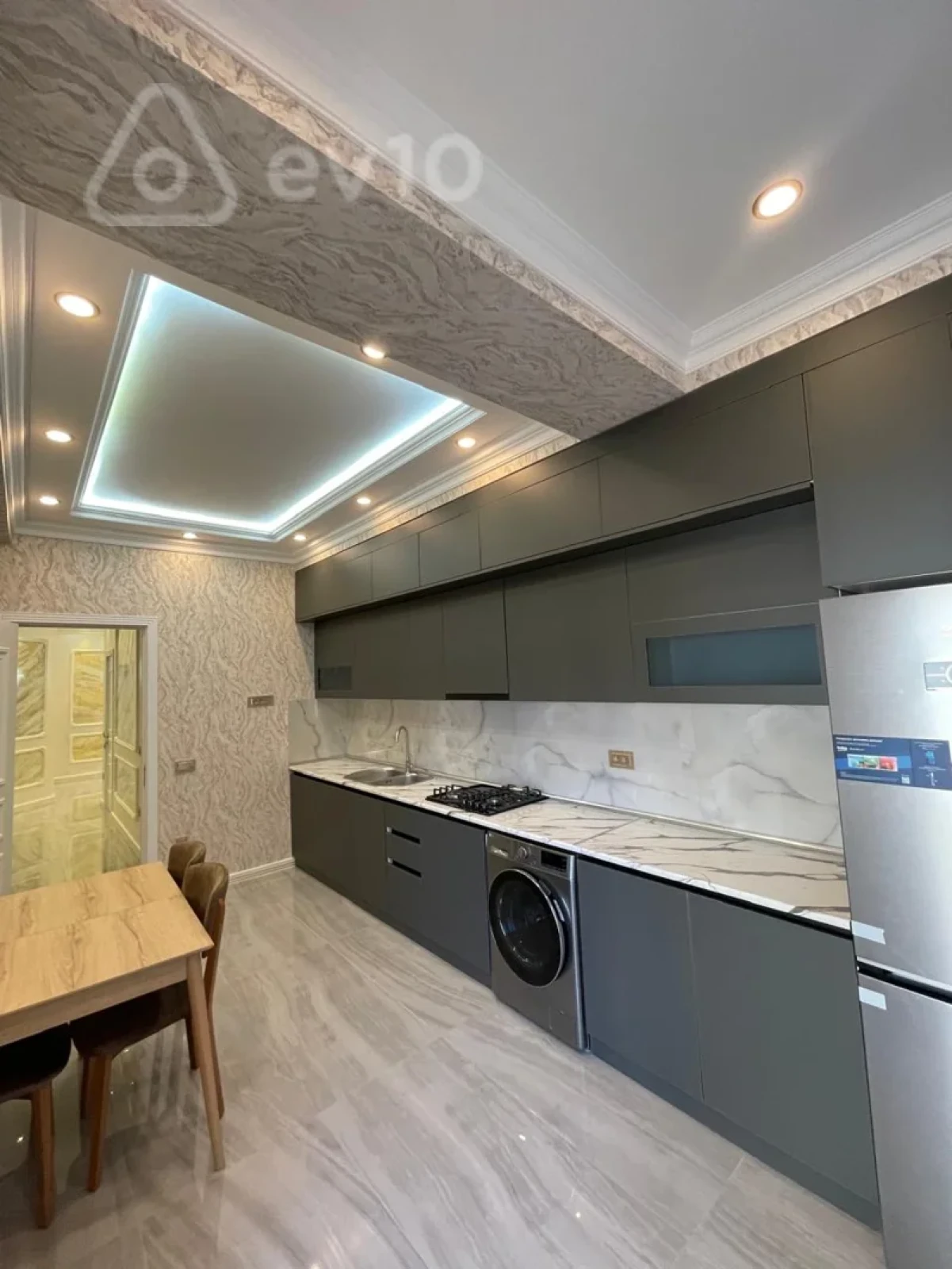 Kirayə verilir 4 otaqlı yeni tikili 130 m²