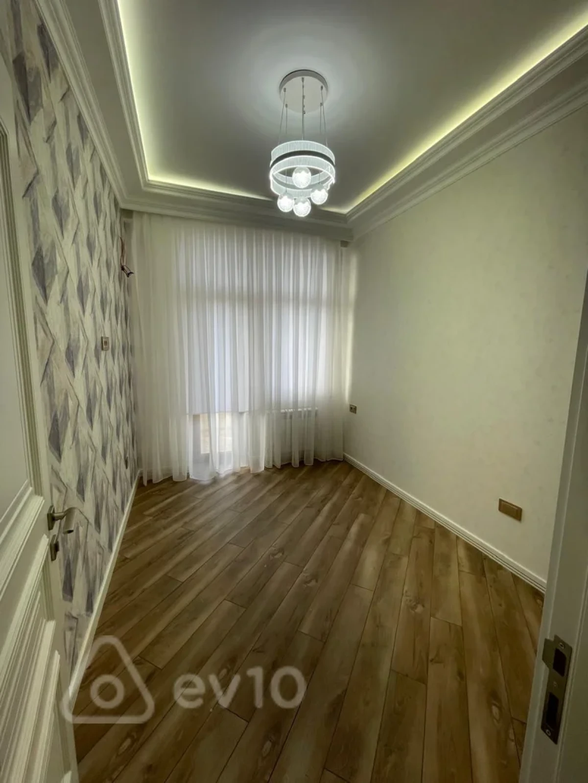Kirayə verilir 4 otaqlı yeni tikili 130 m²