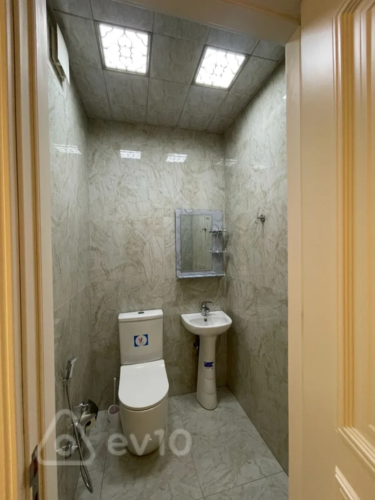 Kirayə verilir 4 otaqlı yeni tikili 130 m²